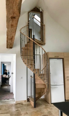 Escalier en Colimaçon en pin fabriqué en France